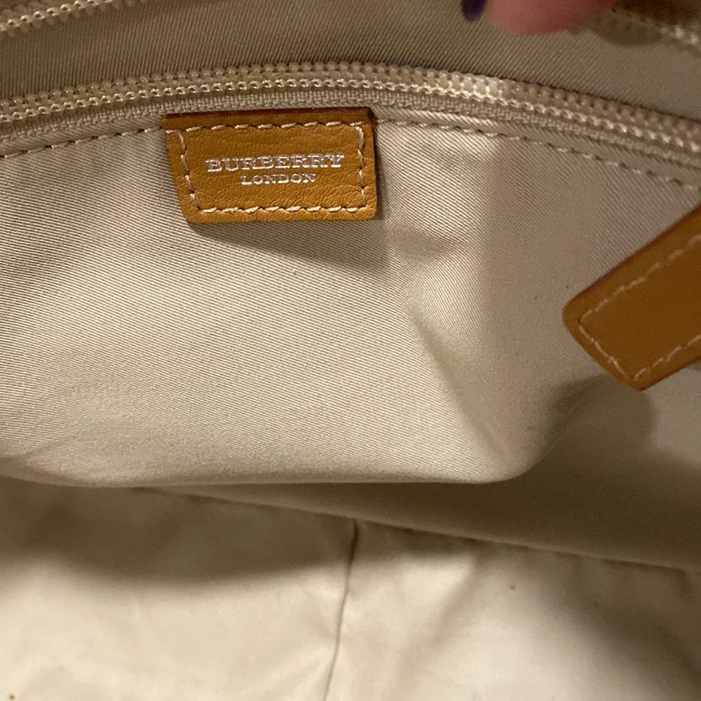 Burberry London Authentic handbag. In better than good condition. - Picture 10 of 16